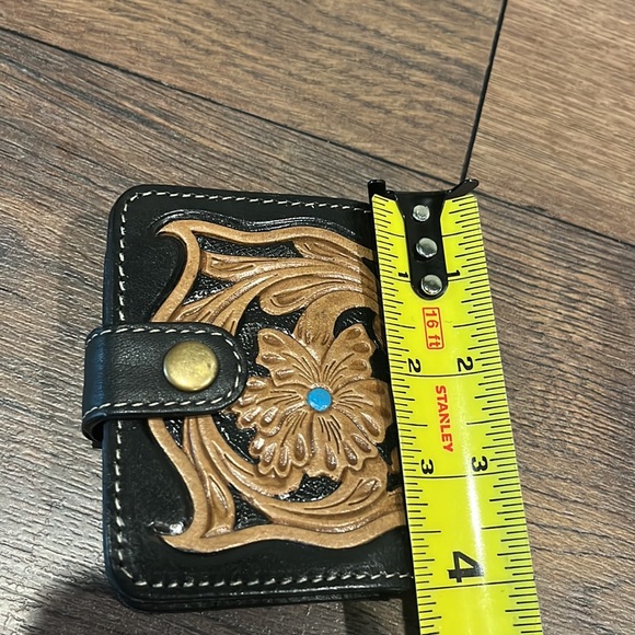 Hand tooled leather wallet - Picture 5 of 6